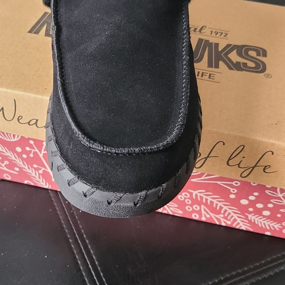 Muk Luk women's flexi Buffalo shoe - Picture 2 of 4